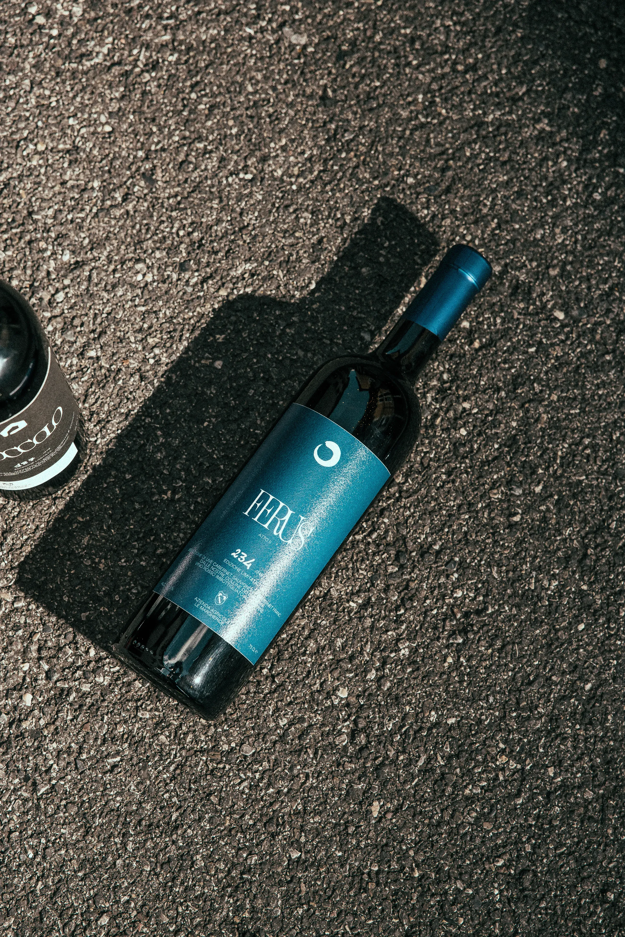 Etichetta vino Il Torcol di Le Margheride con illustrazione del torchio stilizzato su fondo rosso