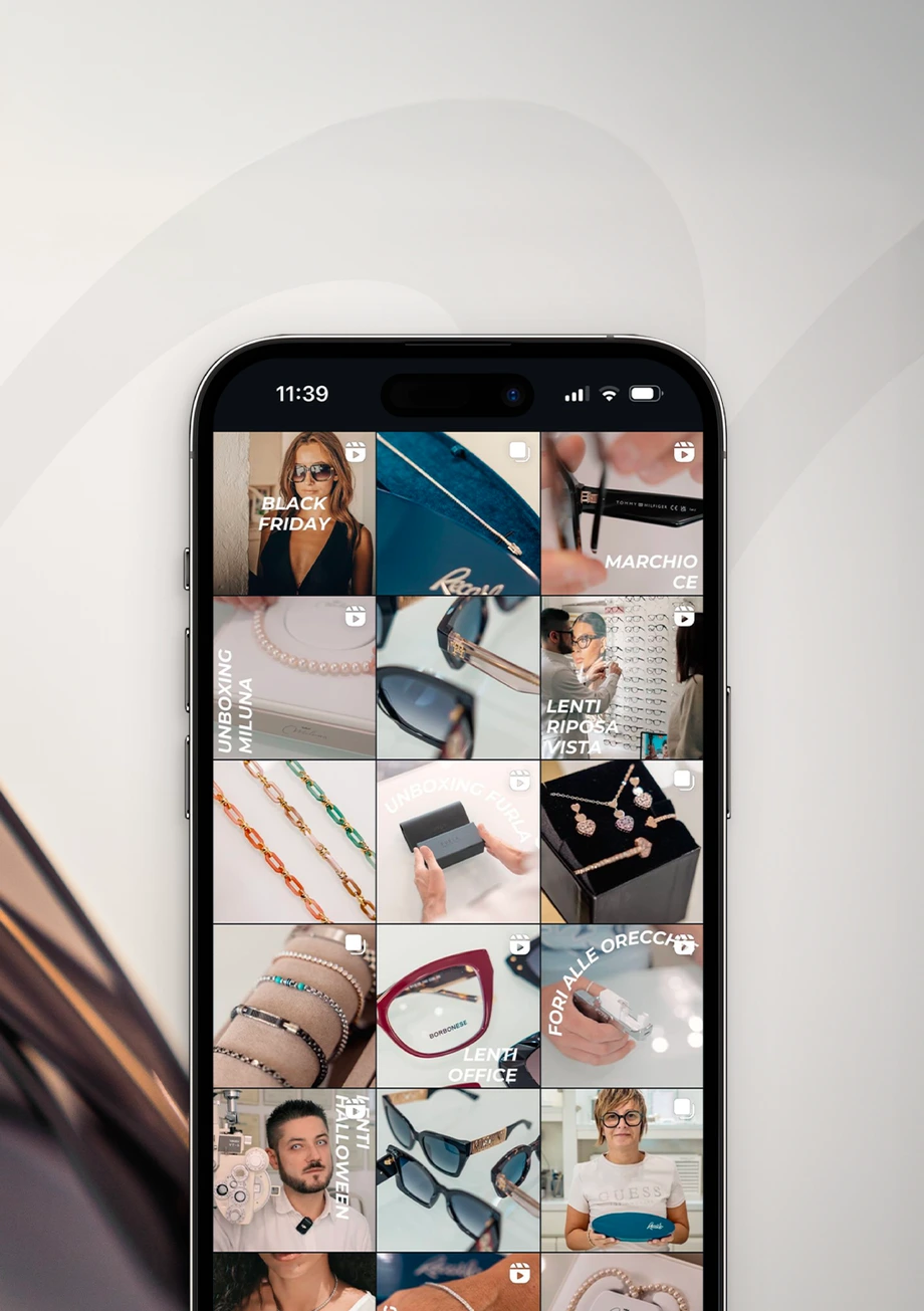 Esempi di grafiche personalizzate per social media con layout e visual design coordinato